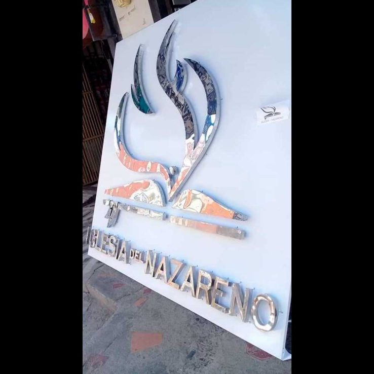 Letreros 3D de acero inox